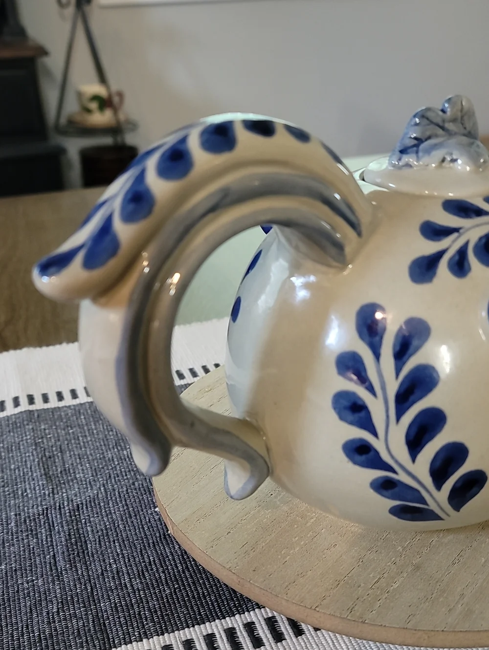 Cracker Barrel Stoneware Hen/Chicken Tea Pot/Pitcher